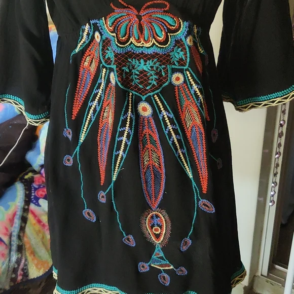 Sz 12,  embroidered blouse - Picture 2 of 5